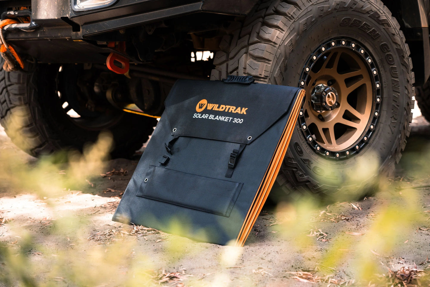 240W FOLDING SOLAR BLANKET WITH STAND