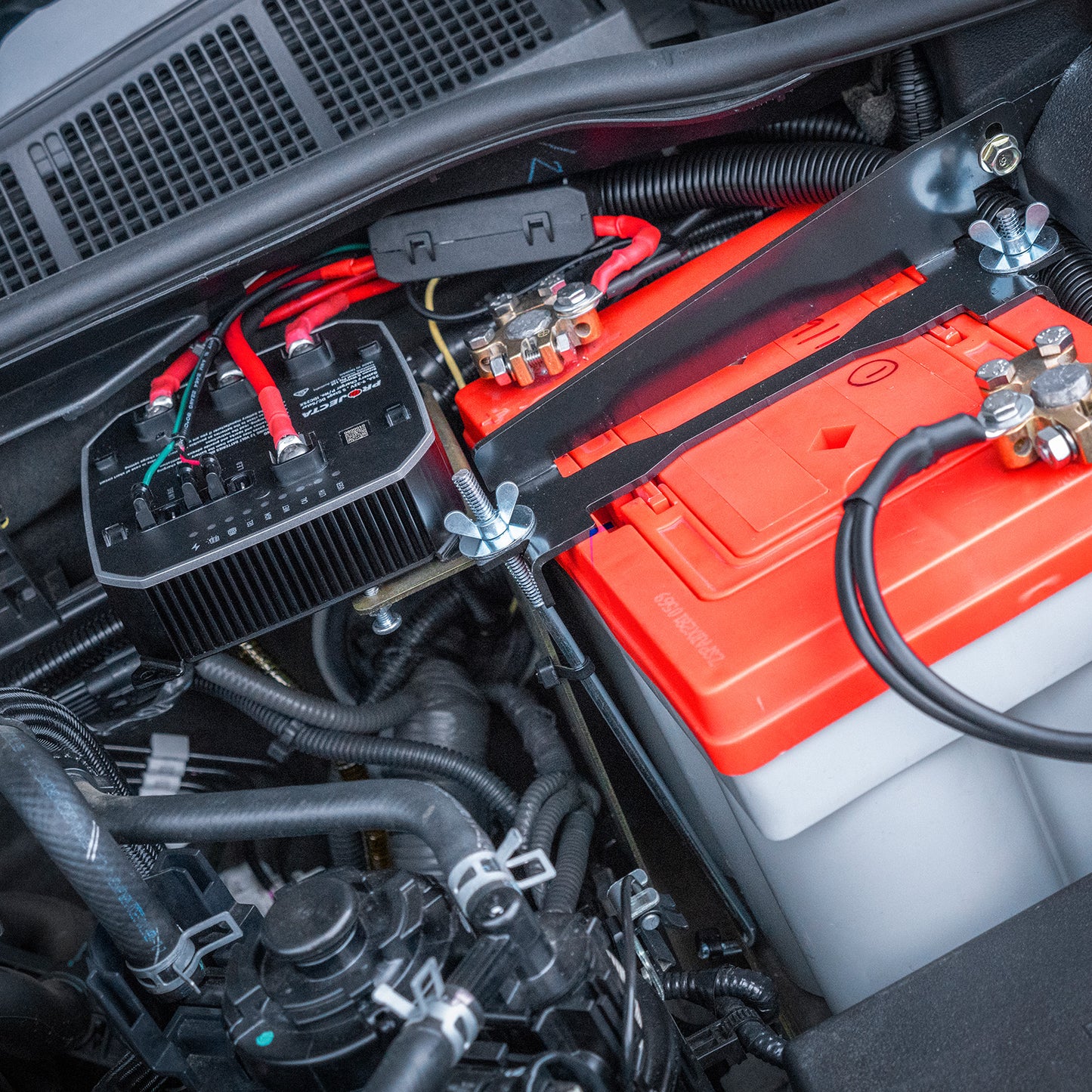 INTELLI-CHARGE 25A DUAL BATTERY CHARGER WITH INTELLI IQ